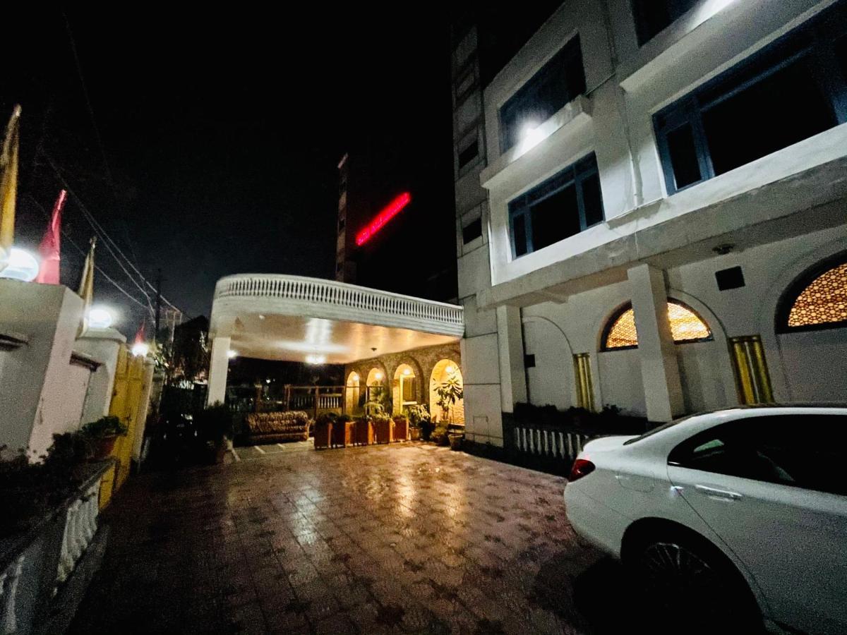 Hotel International Srinagar Exterior photo