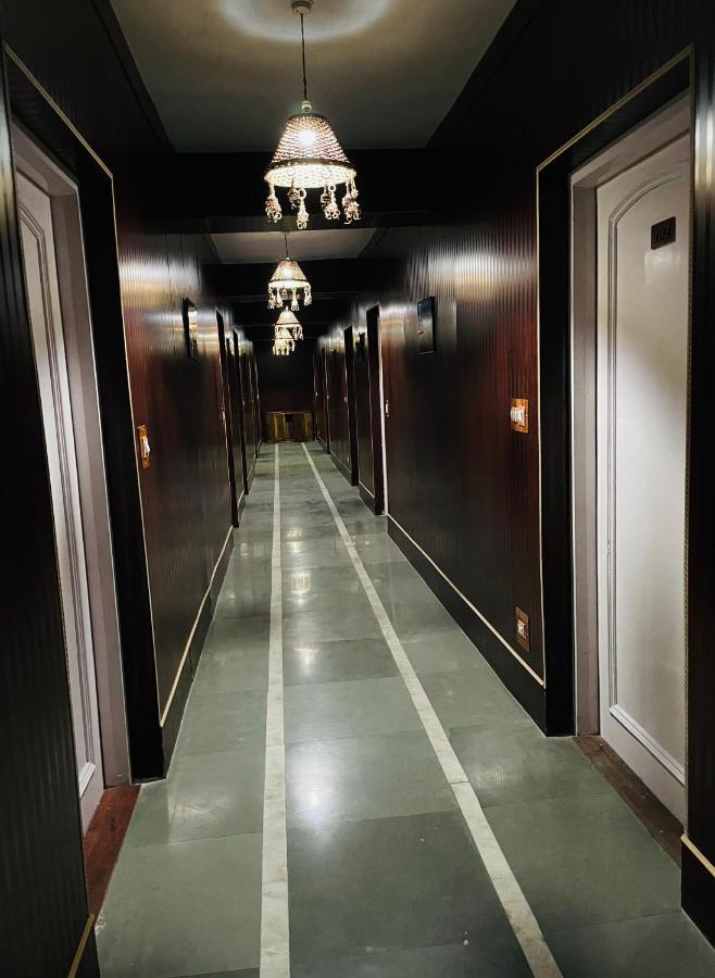 Hotel International Srinagar Exterior photo